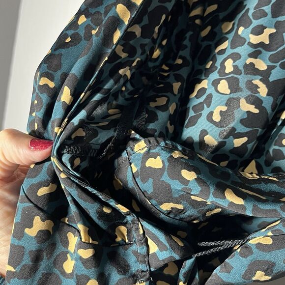 BCBGeneration Wrap Top Size Small Teal Leopard Print Tie Waist V Neck NWT $78 - Picture 7 of 13